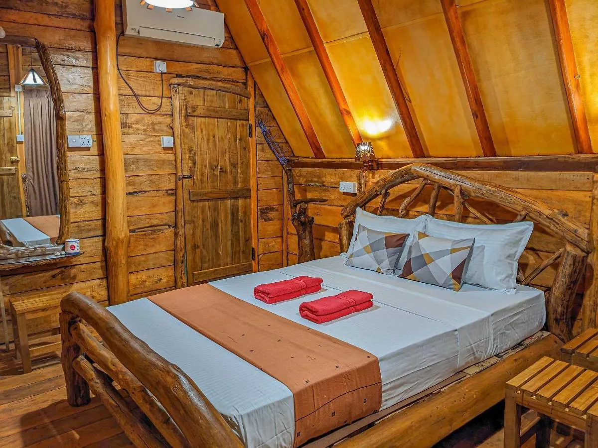 Wooden Cabana Σιγκιρίγια 2*,